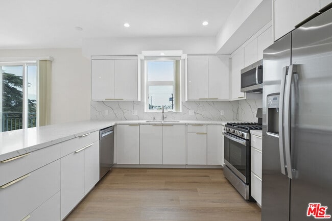 Building Photo - 11042 La Maida St