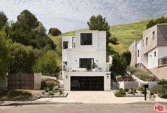 Building Photo - 4967 Llano Dr