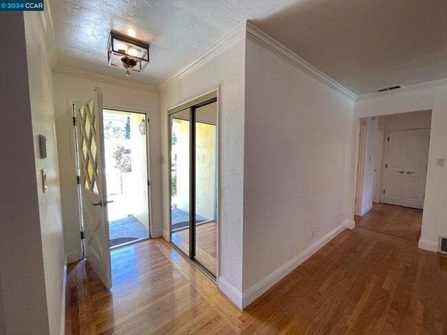 Foto del edificio - 55 Crescent Ln