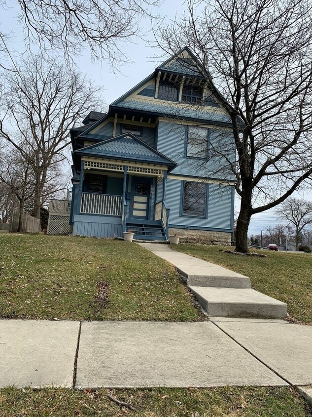 Primary Photo - 307 E State St