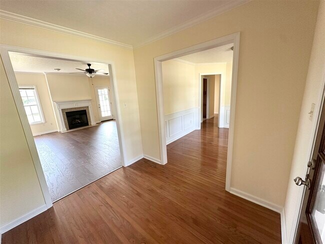 Building Photo - 3723 Woodbridge Ln