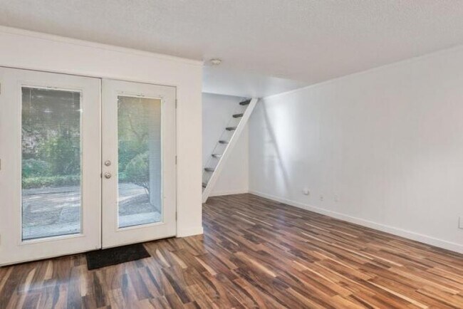 Building Photo - 0 bedroom in Redmond WA 98052