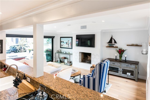 Foto del edificio - 617 Begonia Ave