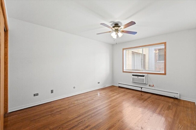 Foto del edificio - 2 bedroom in Chicago IL 60657