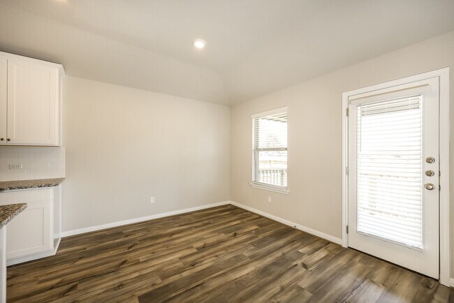 Foto del edificio - 512 Shelton Pass