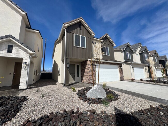 Foto del edificio - Brand New LARGE S&S Home!!