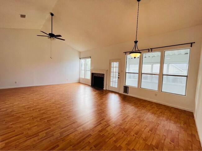 Foto del edificio - 2301 Spring Wagon Ln