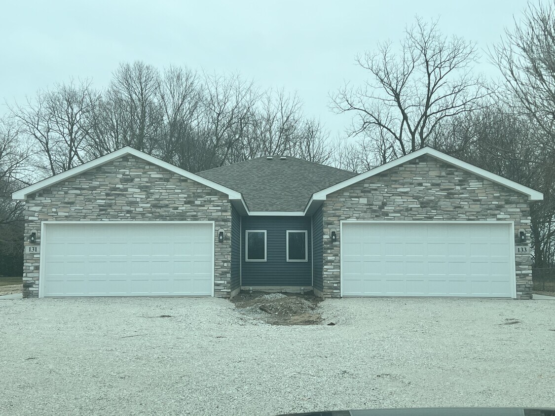 Primary Photo - 133 S Flynn Rd