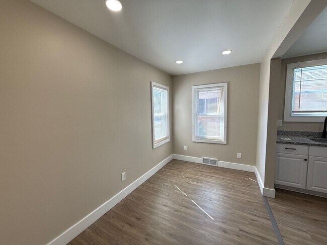Building Photo - Freshly Renovated 3-Bedroom Home – Quality...