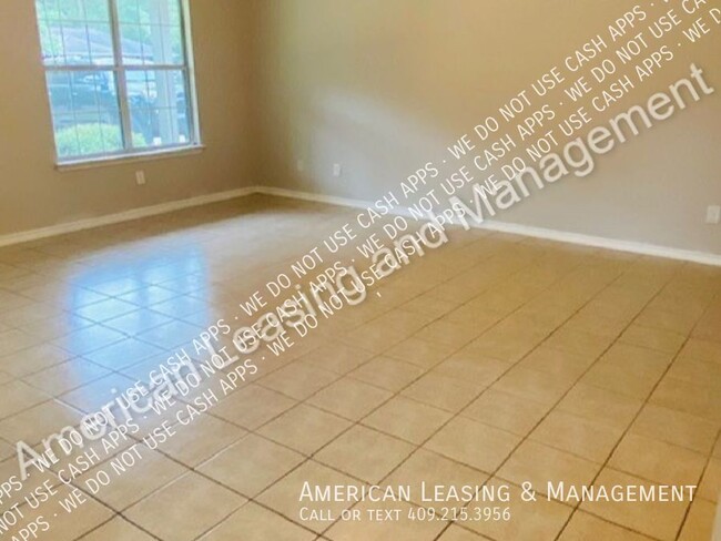 Building Photo - Must-See 3-Bedroom 2-Bath Duplex Unit Avai...