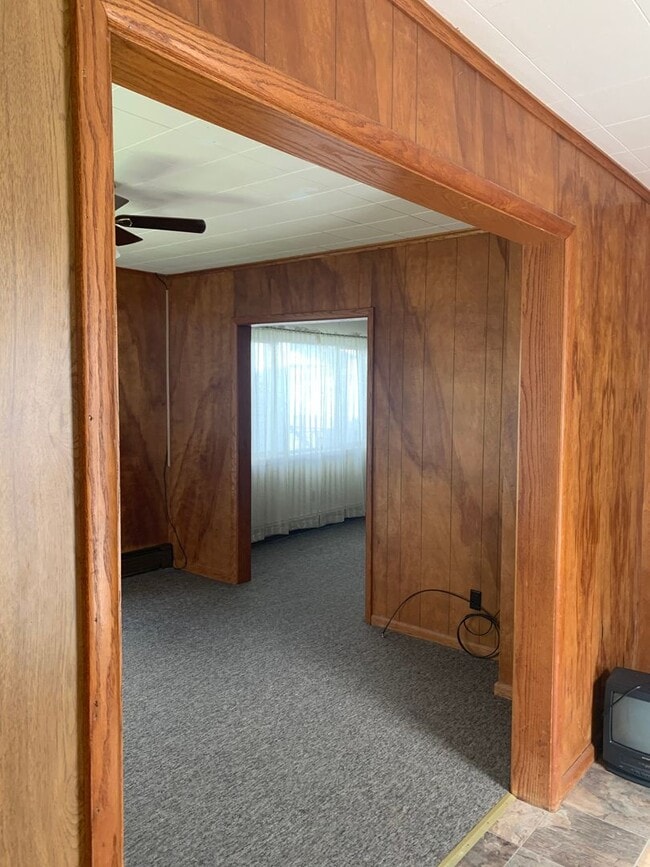 Building Photo - Large Yard - 3 to 4 bedroom house near Mar...