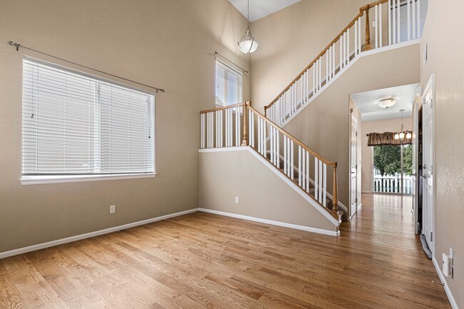 Photo - Spacious Home With Two Car Garage and Cent...