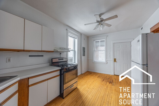 Foto del edificio - 2442 N Ashland Ave