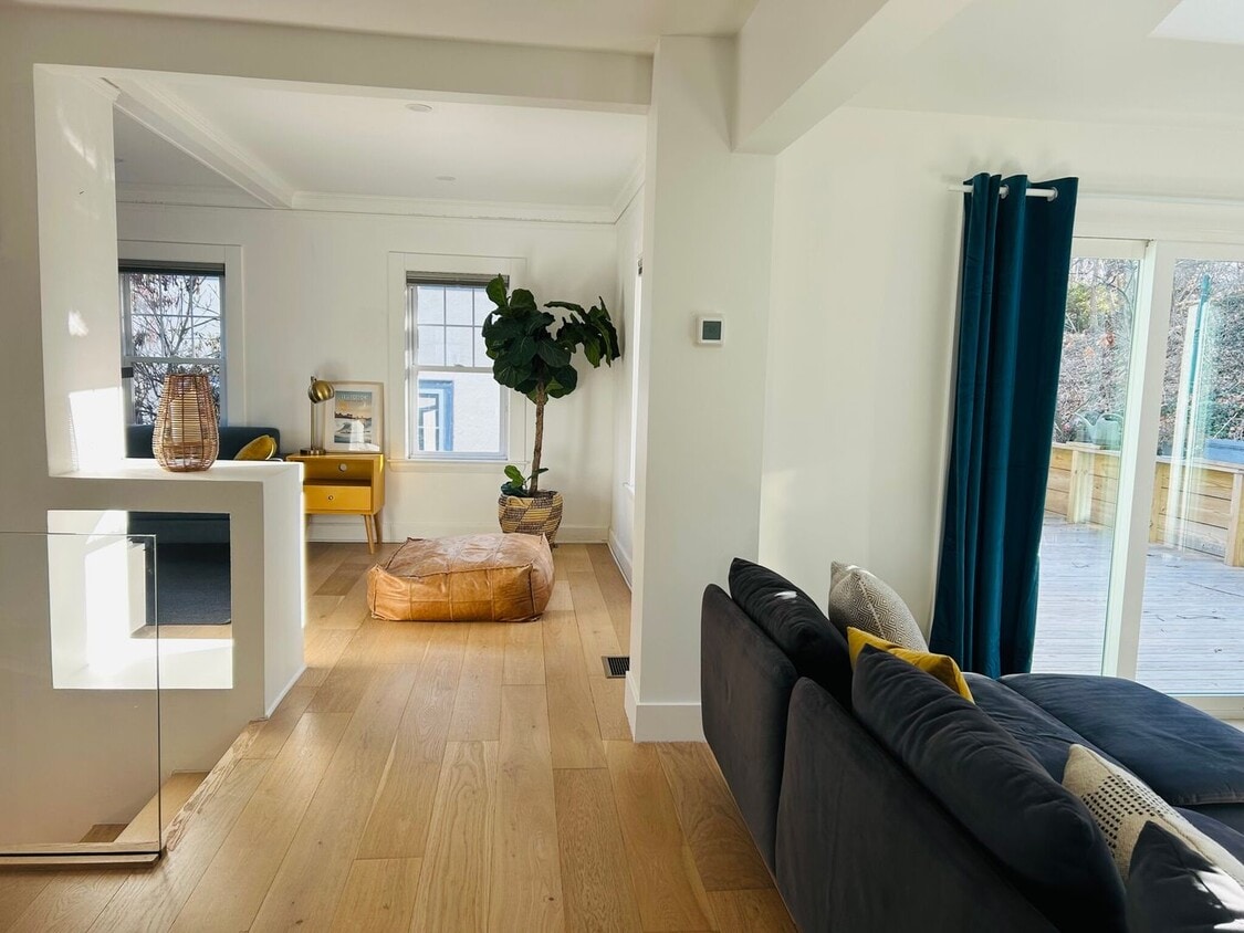 Primary Photo - Charming 4 Bedroom