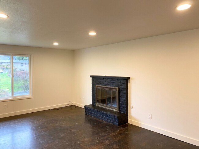 Foto del edificio - Charming 3 bedroom house with attached gar...