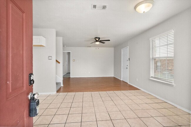 Foto del edificio - 612 Kings Way Dr