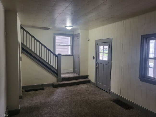 Building Photo - 3 br, 1 bath House - 1128 Main Street