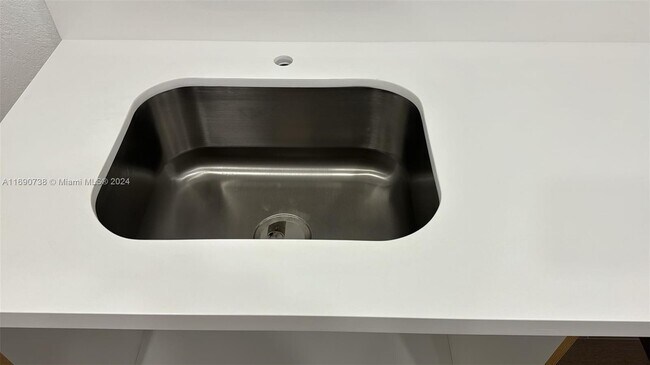 Foto del edificio - 200 Lakeview Dr