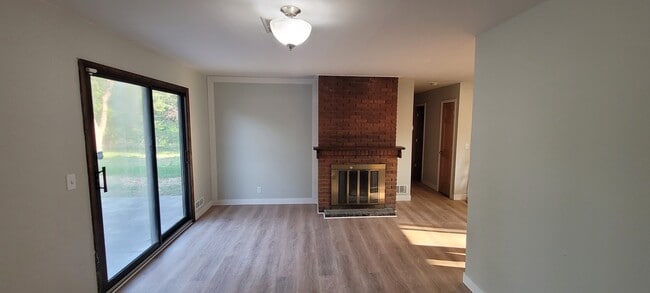 Building Photo - 10051 Magnolia St NW