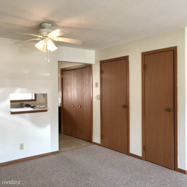 Building Photo - 2 br, 1 bath Townhome - 2727 56th St NW