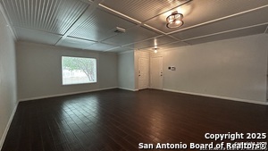 Foto del edificio - 7619 Woller Pl