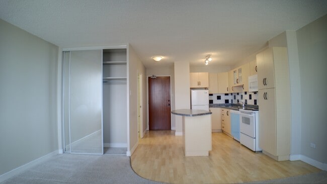 Building Photo - 11147 Whyte Ave NW