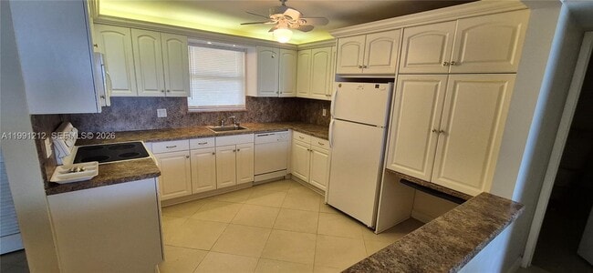 Building Photo - 1051 Hillsboro Mile, Hillsboro Beach, FL 33062 - 2 BR 2 BA condo