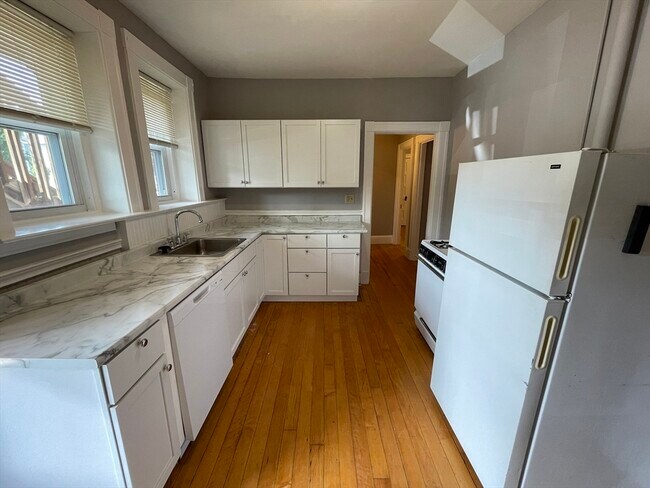Building Photo - 15 Lynde St