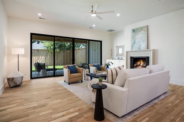 Foto del edificio - 5836 Kenwood Ave