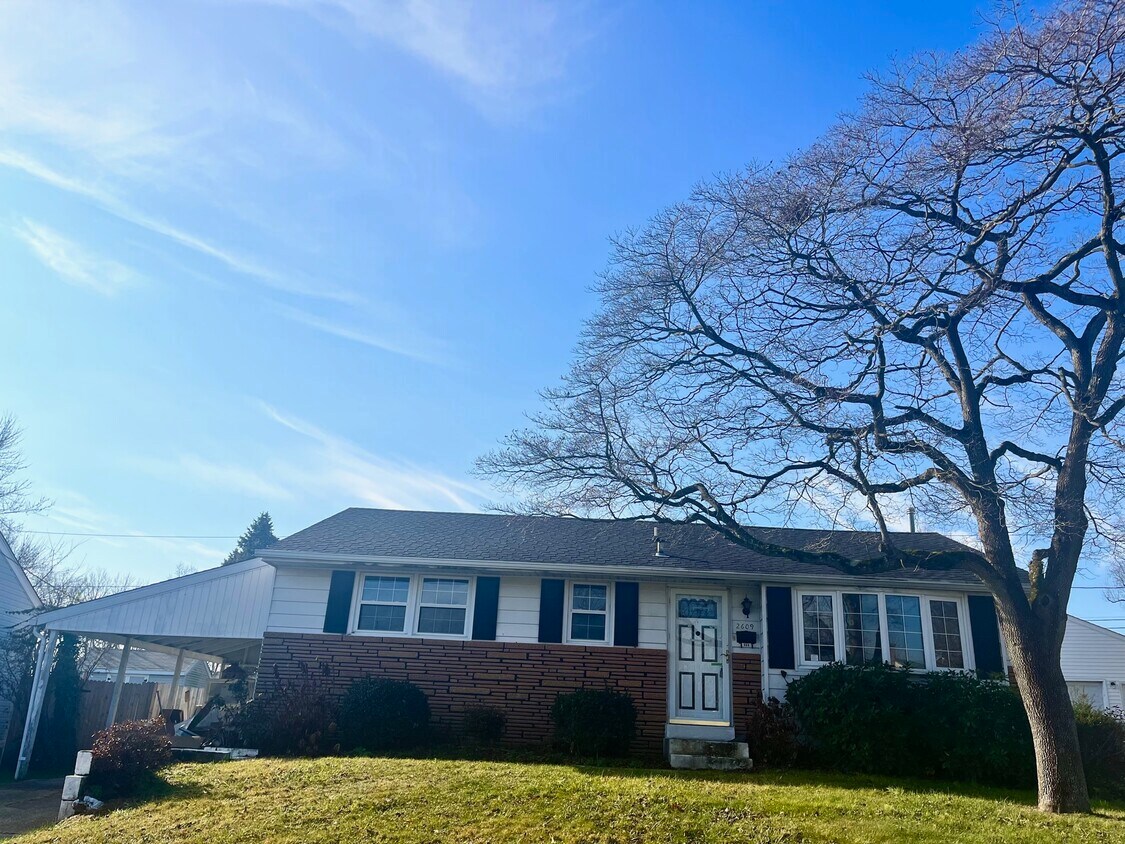 Primary Photo - 2609 Dean Dr