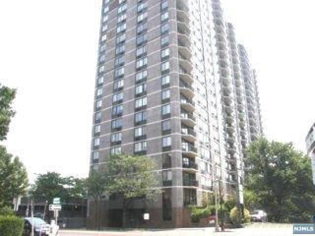 Primary Photo - 770 Anderson Ave