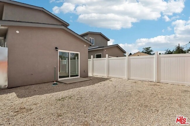 Foto del edificio - 1677 E 111th St