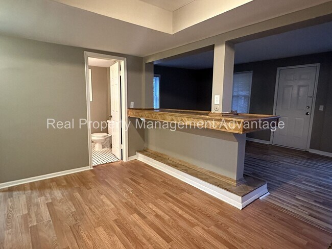 Building Photo - Cute Three-Bedroom with Large Deck!