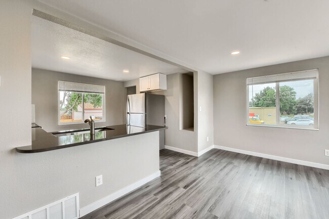 Foto del edificio - 4 Bedroom duplex in Lakewood