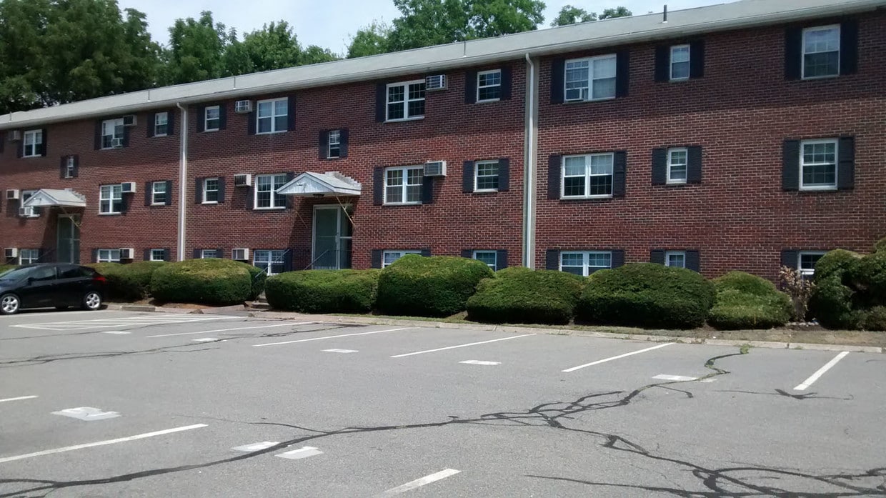 15 Lafayette Ave, Danvers, MA 01923 Condo for Rent in Danvers, MA