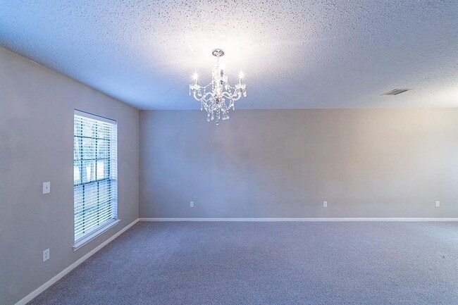 Foto del edificio - 75 Breezy Point Pl