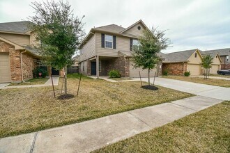 Building Photo - 5819 Kyle Cove Dr
