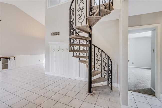 Building Photo - 2938 River Crest Rd