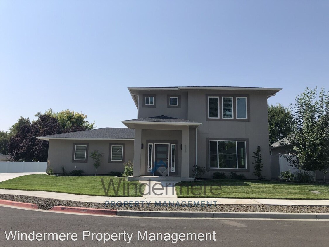 Foto principal - 3 br, 2.5 bath House - 838 SE Whispering C...