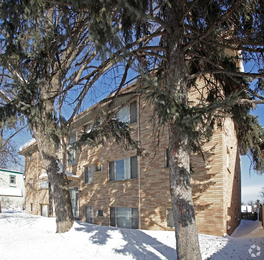 Building Photo - 1721 7th St E