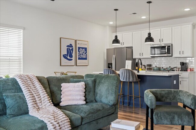 Foto del edificio - 8530 Steele Creek Pl Dr