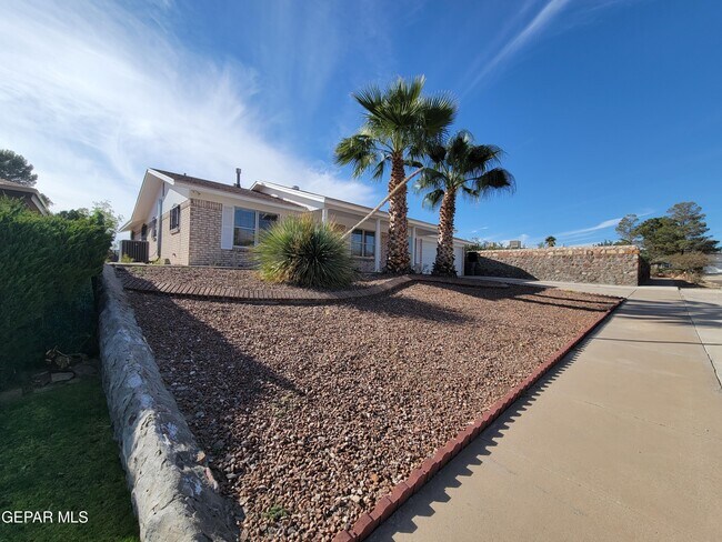 Foto del edificio - 305 Garden Grove Ln