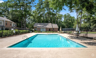 Building Photo - 215 Pineridge Ct