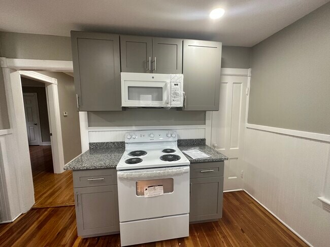 Foto del edificio - 176 Everett St