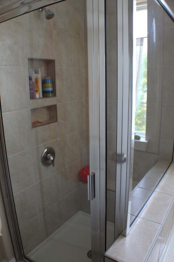 Master bath - 4222 Fayetteville Rd