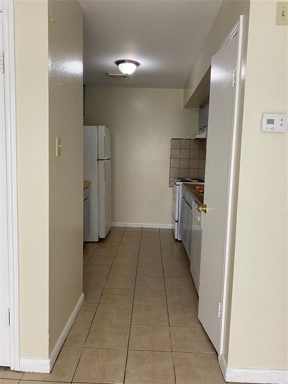 Building Photo - 7715 Rolling Ridge Dr