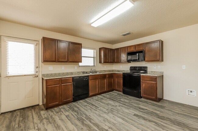 Building Photo - 7002 Heathers Way