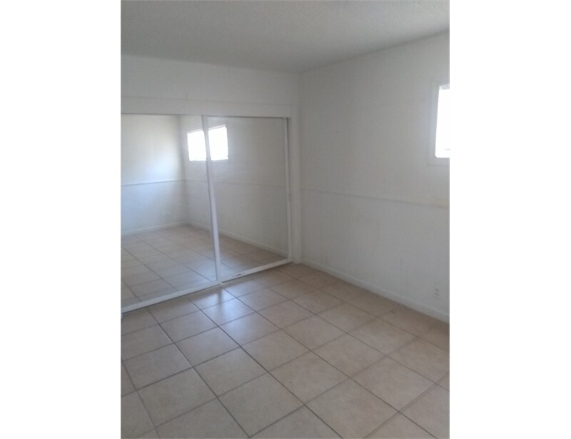 2780 Menlo Square Dr Unit C, Las Vegas, NV 89101 Apartments in Las