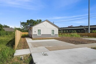 Building Photo - 1026 Theresa St