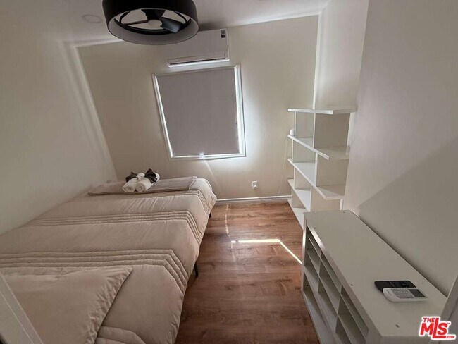 Foto del edificio - 1153 W 2nd St